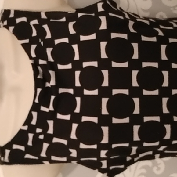 Black and White Suzy Shier top - Picture 2 of 4